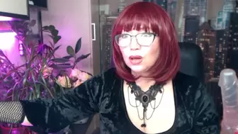 Hard private show of a alluring cougar bitch with glasses!