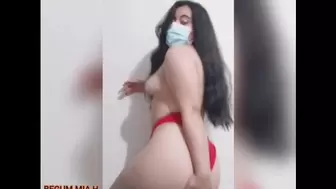 Chica se masturba durante videollamada y es filmada
