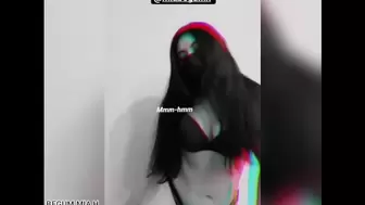 Mujer es filmada desnudándose y masturbándose en videollamada